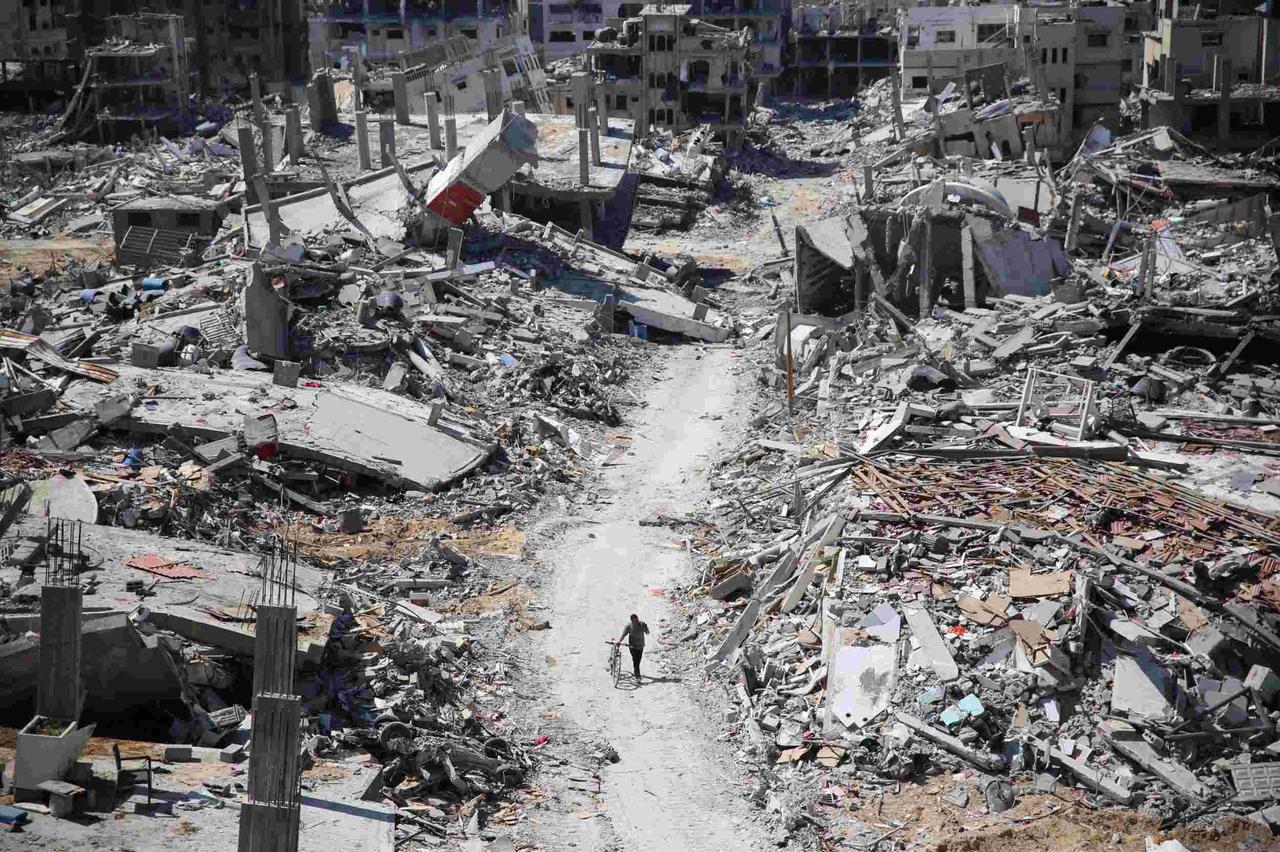 Ruines autour de l’hôpital al-Shifa, à Gaza Ville, le 3 avril 2024. AFP